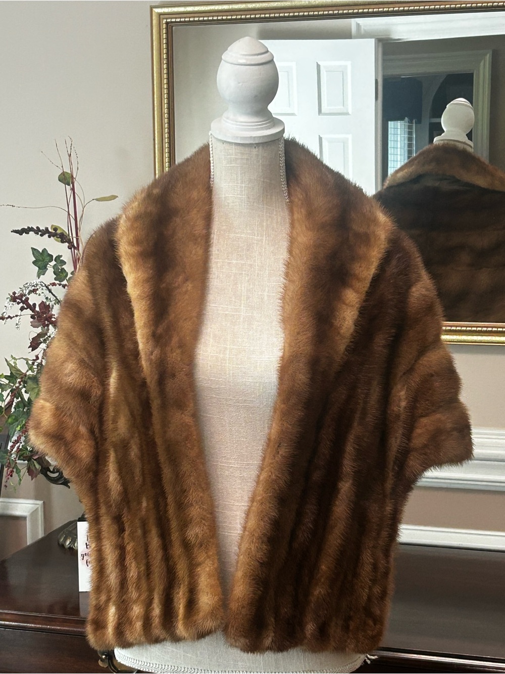 Stunning vintage mink stole Capelet 1950’s rich Brown tones, medium size, EUC